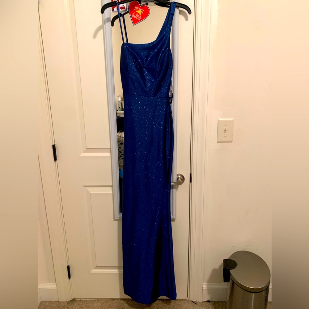 Macys proms dress, brand new, size 1/2